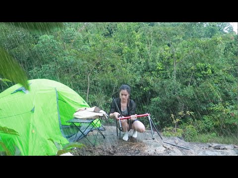 SOLO CaMpinG And Cooking In The Heavy Rain | SOLO Camping In The Forest