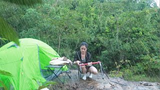 SOLO CaMpinG And Cooking In The Heavy Rain | SOLO Camping In The Forest