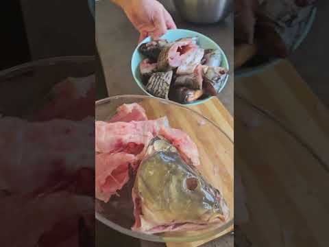 Crap proaspăt la ceaun – rețeta care te cucerește!