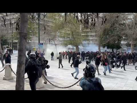 Χημικά και επεισόδια στο περιθώριο διαδήλωσης για τα Τέμπη | CNN Greece