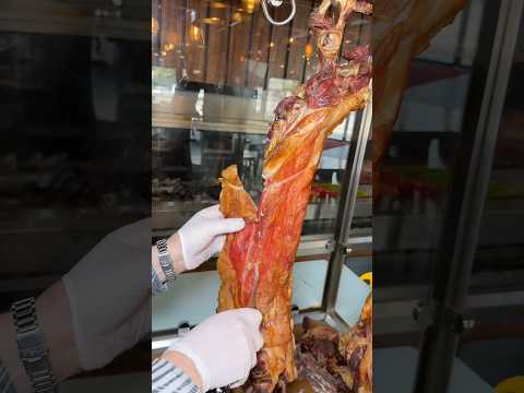 Büryan kuyudan çıktığı gibi yenir 