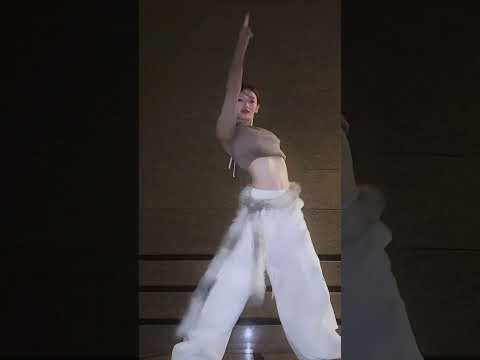 Badmaash #dance #dancer#treanding #viralvideos #song #shortsviral #dancevideo #bollywood #beautiful