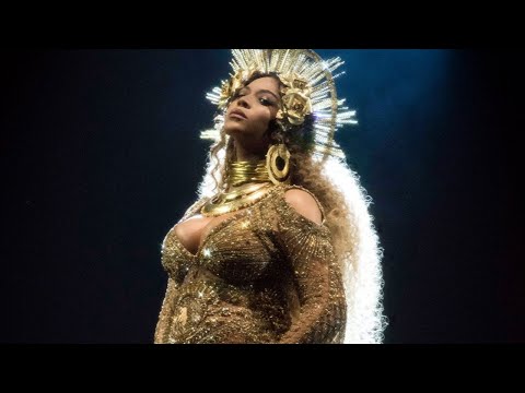 Beyoncé live performance at the 2017 Grammys (Love Drought + Sandcastles)