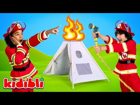 Tienda en llamas 🚒 Niños bomberos salvan el campamento | Vídeo educativo para niños | Kidibli