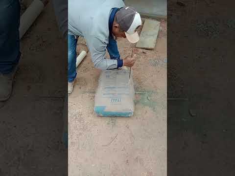 côrte o saco de cimento assim você vai pegar menos peso