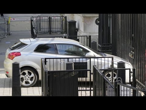 Αυτοκίνητο έπεσε στην πύλη της Downing Street - Συνελήφθη ο οδηγός