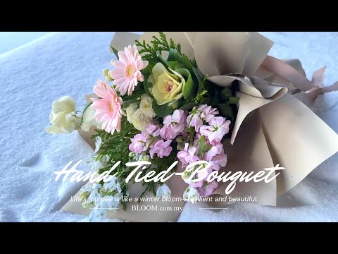 Making a Fancy Bouquet in Hokkaido Japan 🇯🇵 | How to make a Flower Bouquet | 螺旋花腳手綁花束 | 花束包装教程