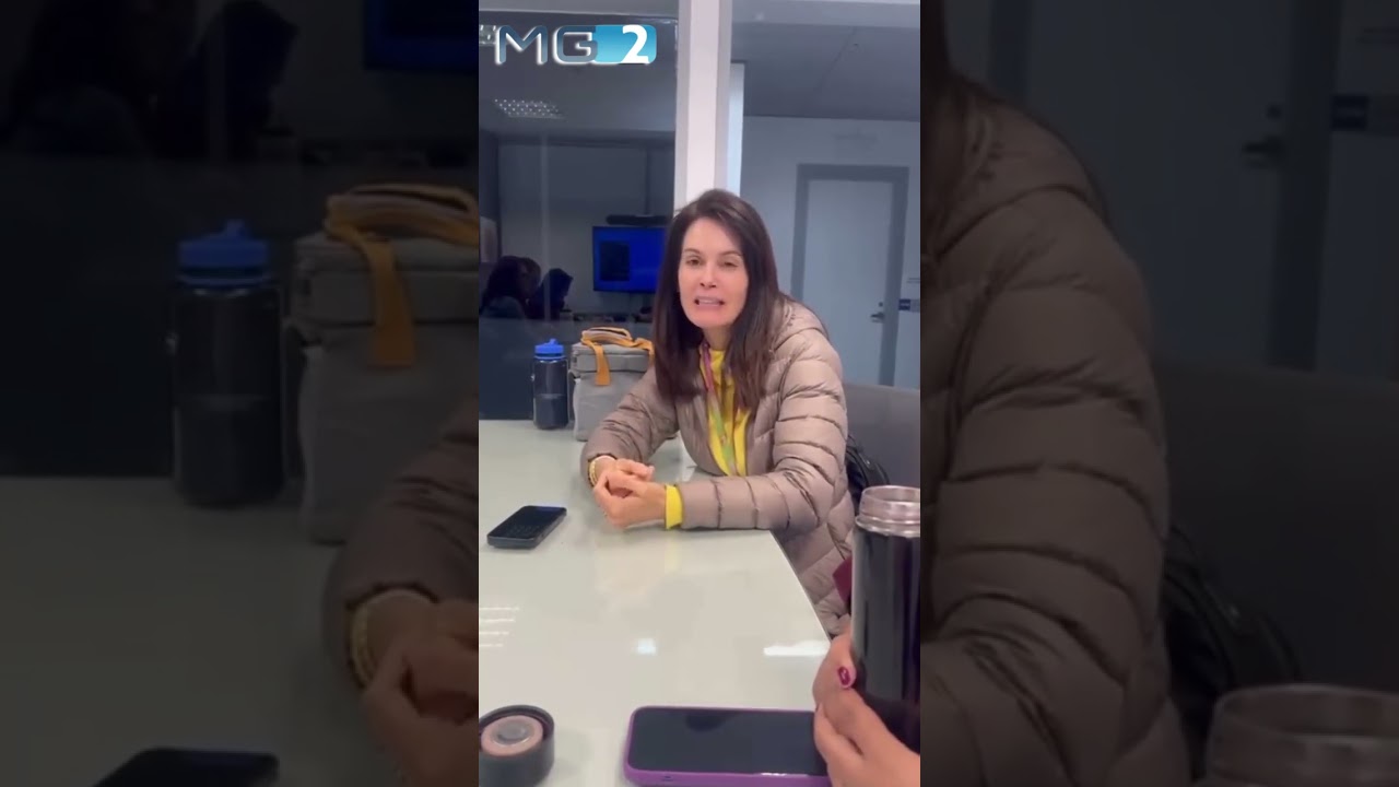 Apresentadora tenta fazer pegadinha com editor-chefe do MG2 #shorts #bastidores