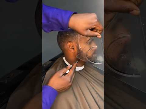 Barbers doing too much these days 😐🤔(Via: geometricbarber/TT) #barber #barberhaircut #shorts