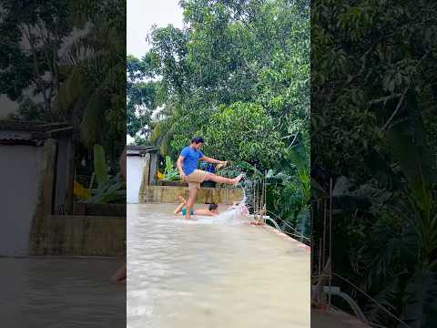 আমাদের ছাদে এতো জল কোথা থেকে আসলো 😳 #bengalivlog #dailyminivlog #village #banglashorts