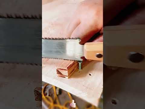 Practical usage tips for small woodworking handsaws 🪚.
