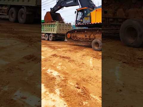 Good excavator driver creative running #truck #excavator #bulldozer #shorts