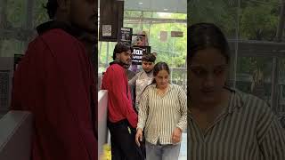 iPhone 18 Pro Max Public में गिर गया! 🤯 #shorts
