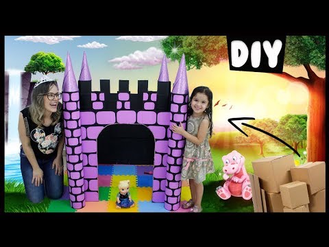 Castelo Gigante Feito de Papelão e Lata de Leite Ninho