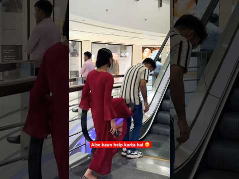 Sach mein ladkiyon ka dimag ghutne mein hota hai ๐ก๐ฃ. #shortsfeed #escalator #funny #shorts #react