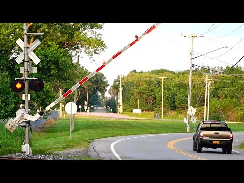 Crossing Gate Stuck! Sneaky CSX Train Meet! CSX SD70AC Leads 3 Engine Train! Pair of Orange GP40's!