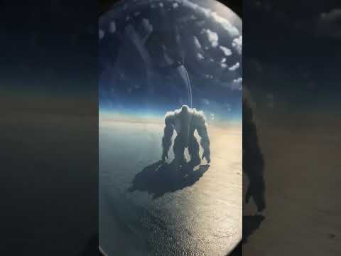 ¿Nubes o un gigante saliendo del mar Impactante video desde un avión – Clouds or a Giant Rising from
