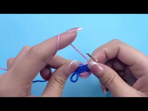 Kim Thoa shows how to knit by hand part 7