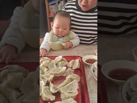 baby can eat one full plate of momo 😋 😩
