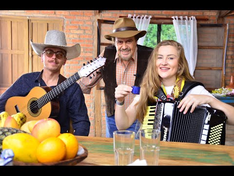 Canto & Sabor do Brasil recebe cantora e sanfoneira Bia Socek