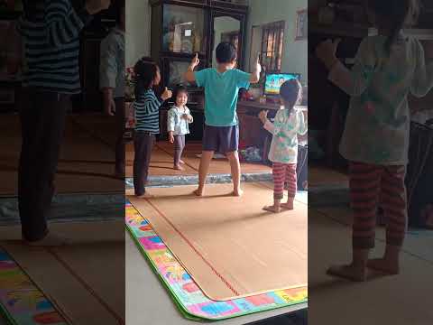 Nào mình cùng lắc mông,😀