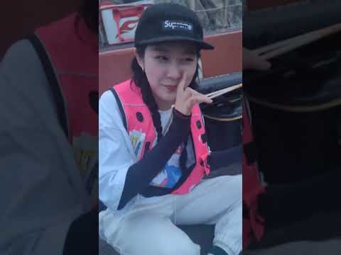 쌍욕 참고 있는 새론이