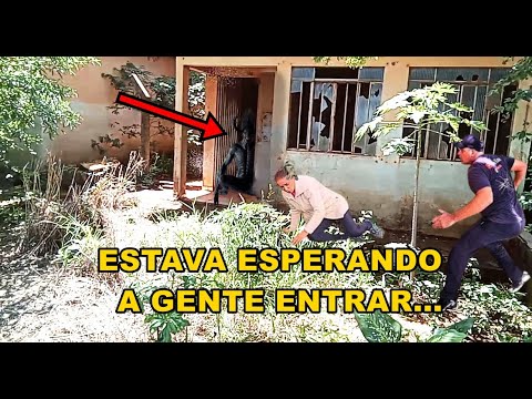 ESPÍRITO OBSESSOR ESPERAVA NA PORTA E TENTA NOS TRANCAR