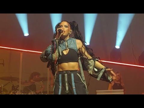 Nina Chuba - Mangos mit Chili (Live) (The Hall, Zurich Switzerland, 04/05/2024)