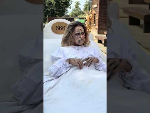 🎃La Niña del Exorcista Portaventura🎃.    #laniñadelexorcistaenportaventura #laniñadelexorcista