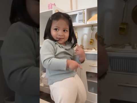 Lucu joged nya muterin tangan si tth😂#babylily#baby#raffinagita#feedshort