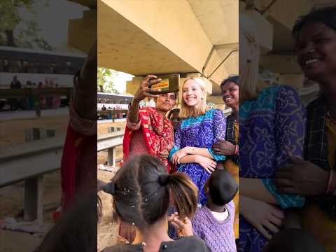 Russian kudi helps homeless people in India 🇮🇳