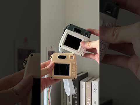 YASHICA x Peanuts Snoopy mini digital camera in black&white and cream
