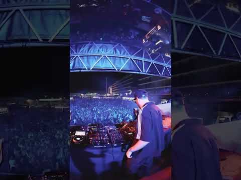 Rafa Barrios threw down an epic DJ set in Argentina, turning up the
energy of a massive crowd.