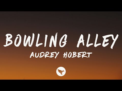 Audrey Hobert - Bowling alley (Lyrics)