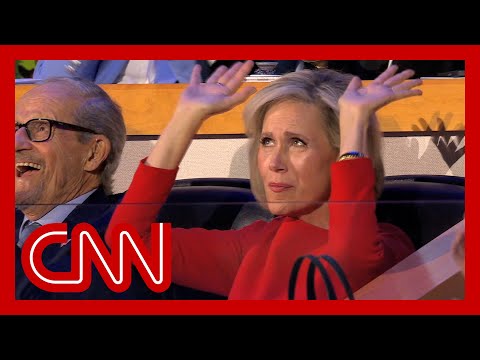 Obama jokes about Tim Walz's shirts. See his wife's reaction