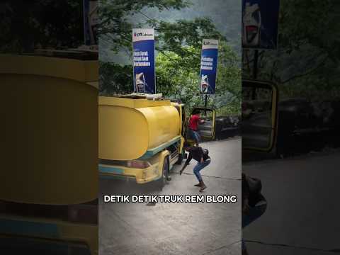 Detik detik Truk Rem Blong di Sitinjau Lauik, cek video lengkap di profil #trucksumbar32