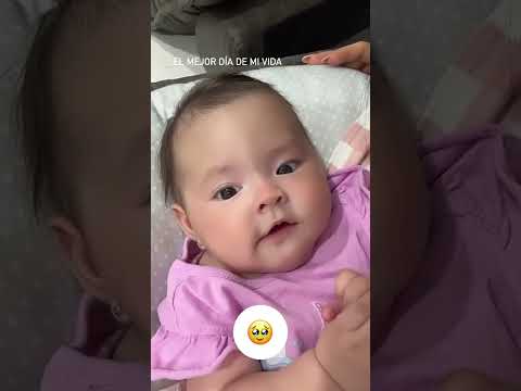 Cantándole una canción a nasya 😍
