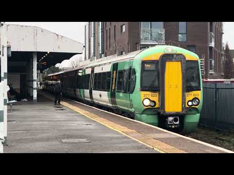 Class 377 - Southern Railway - Epsom Station - 13th December 2023