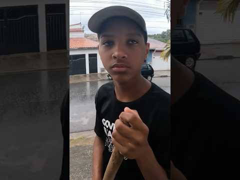 Na chuva ele quer trabalhar