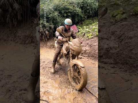 Amazing look how this rural motorcycle man clear his motorcycle from muddy