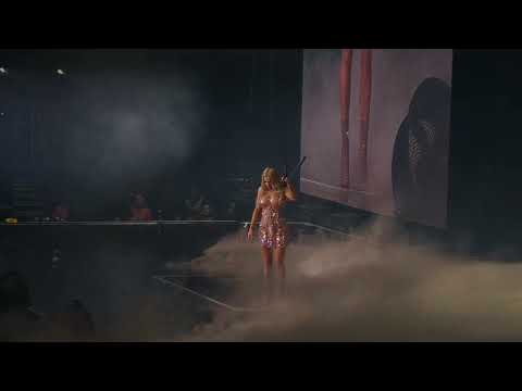 Shirin David Live Tour 2023 in Vienna: Shirin David performing Bramfeld Storys | Olga Todorovic