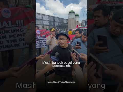 Massa Pendukung dan Penentang Revisi UU TNI Berdemo di Depan DPR | Narasi Daily