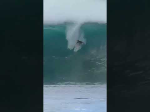 No better way to finish off 2025 than with a perfect Pipe barrel and a huge spit straight into 2026