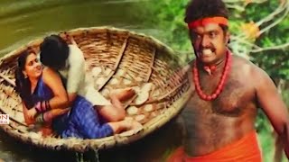 ശ്ശൊ.. ആരെങ്കിലും കാണും | Malayalam Movie Scene | Suresh Gopi | Khushboo | Bheeman Raghu | M R G |