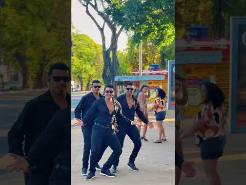 los chicos de negro