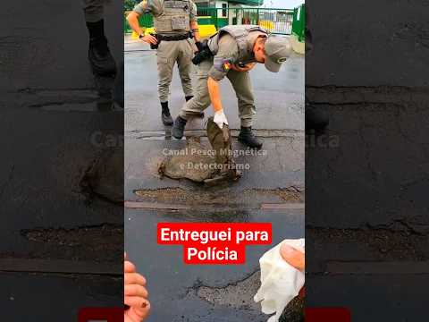 Entreguei para Polícia