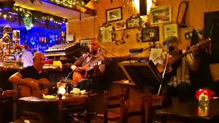 Special Guest at Las Tejas Verdes Puerto de la Cruz Tenerife ("Mariposa Traicionera")