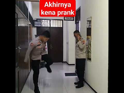 akhirnya kena prank #lucu #ngakakpol #lucukocak #komedi #asikpol #ngakak #polisilucu #funny