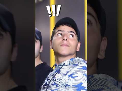 مرتو عم تلعب بليستيشن