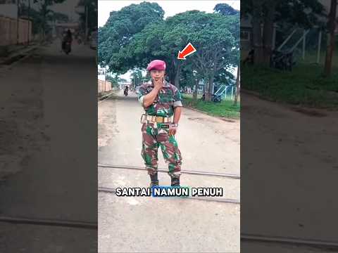 Prajurit TNI Tebar Pesona Di Tengah Jalan.⁉️#shorts